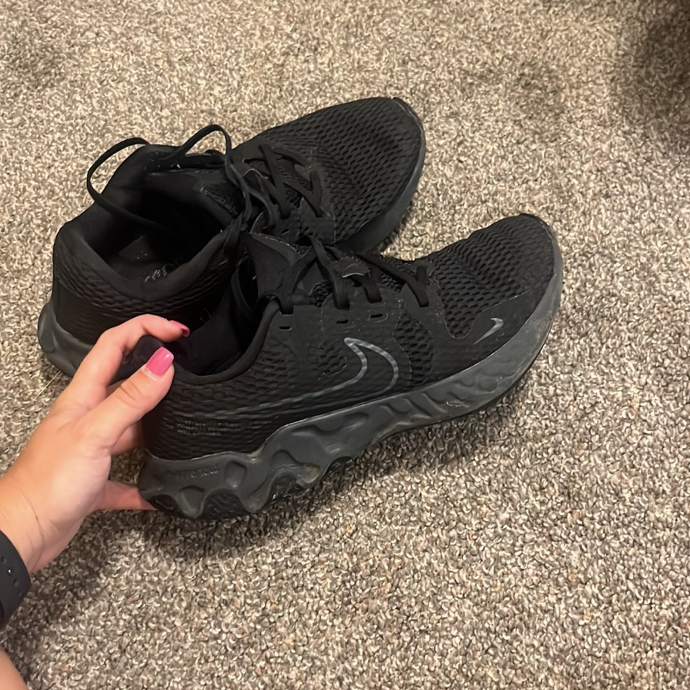 Men’s black Nike running shoes